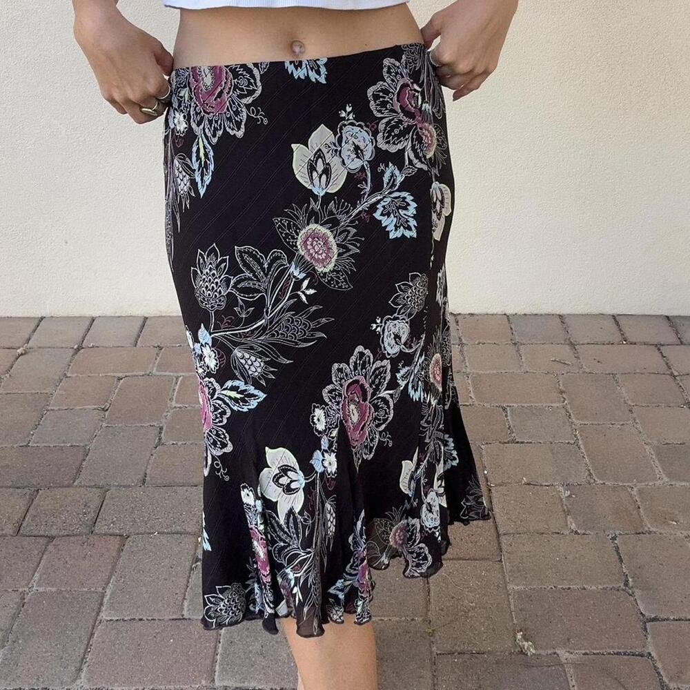 Black multicolored floral skirt with sideways pinstripe detail